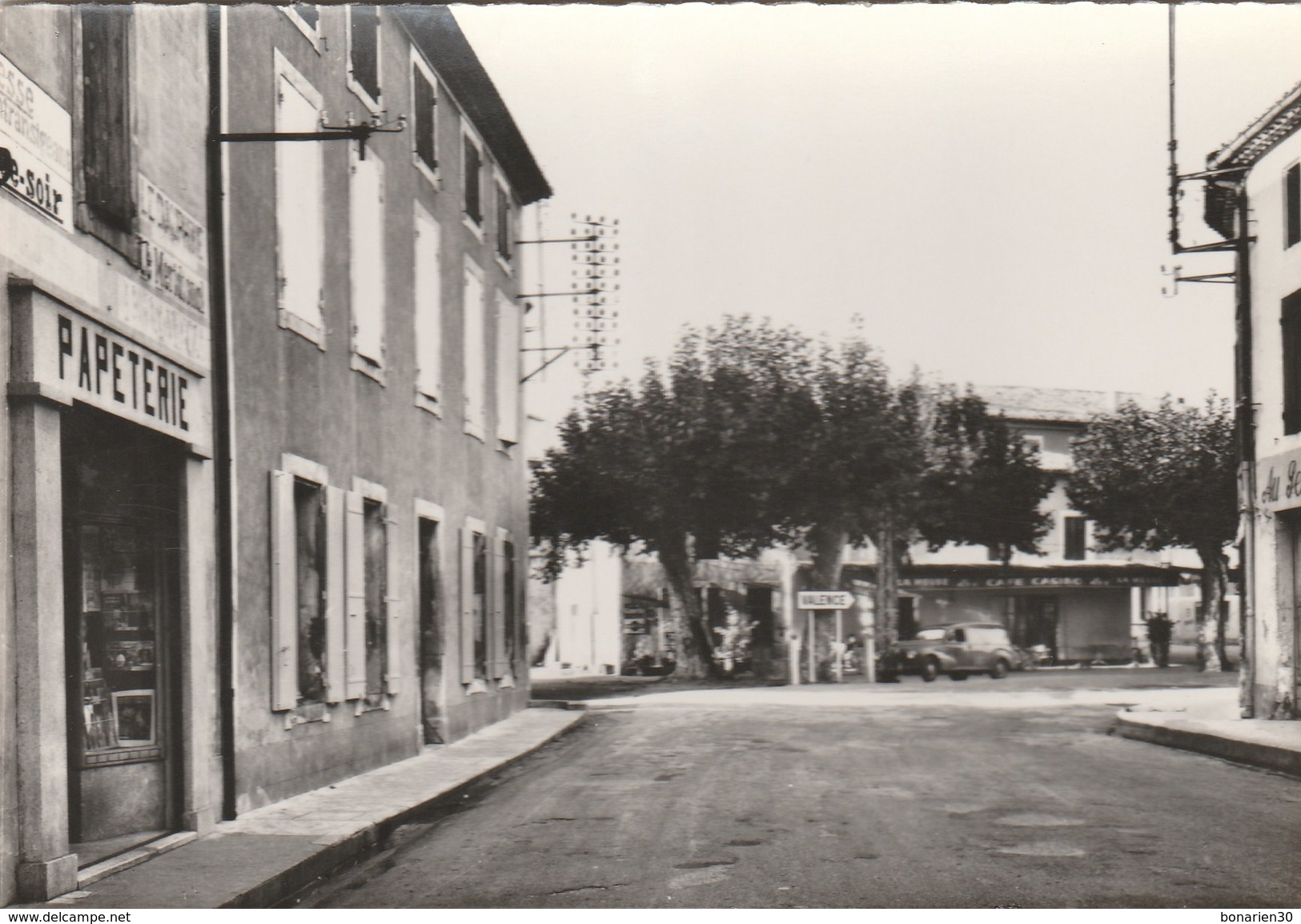 CPSM 84 LAPALUD CENTRE DU VILLAGE CAFE CASINO PEUGEOT 403 BREAK - Lapalud