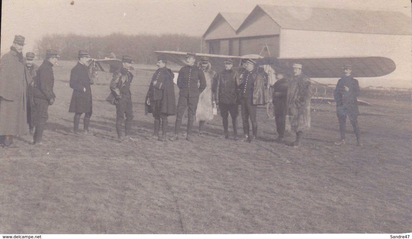 CPA MILITARIA  Guerre 1914-18. Photo De Groupe, Avion. ..G119 - A Identifier