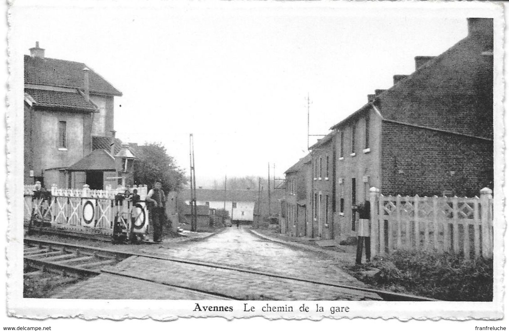 BRAIVES (4260) AVENNES Le Chemin De La Gare ( Passage A Niveau ) - Braives