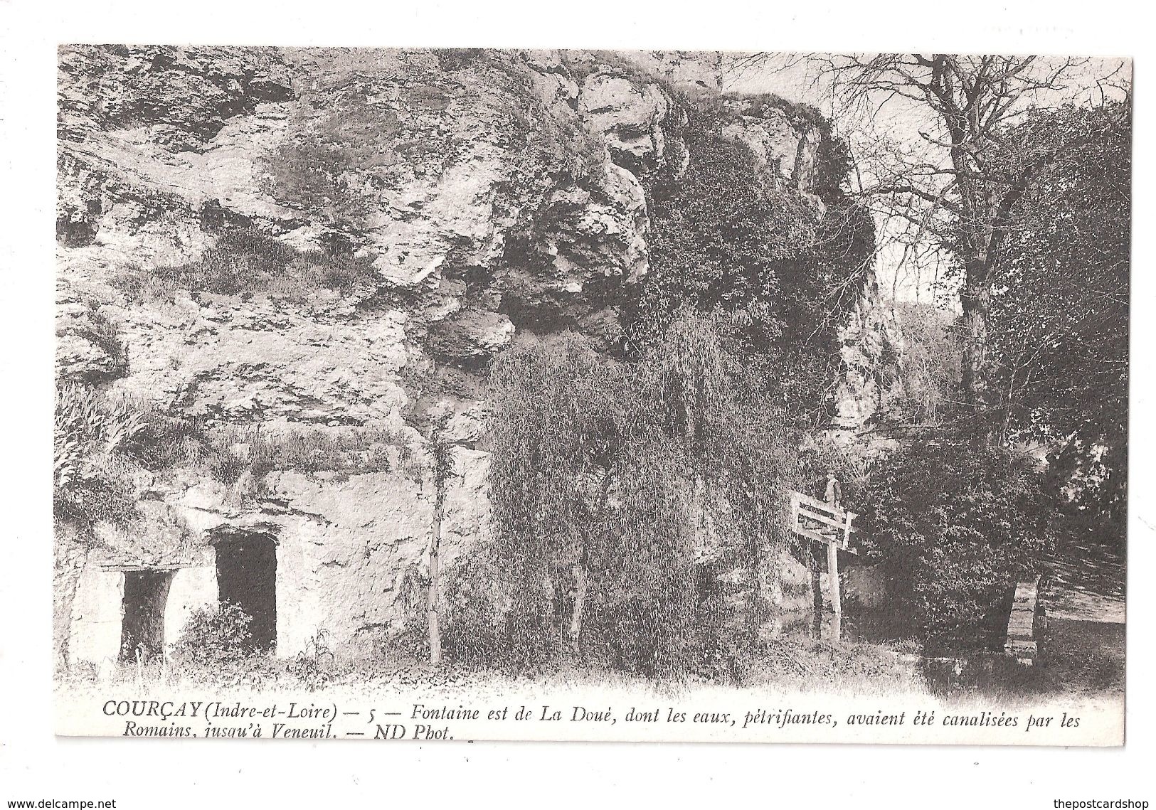 COURCAY 37 Indre-et-Loire 5 Fontaine Est De La Doué, Dont Les Eaux, Pétrifiantes,avaient été Canlisées, Par Les Romai - Autres & Non Classés