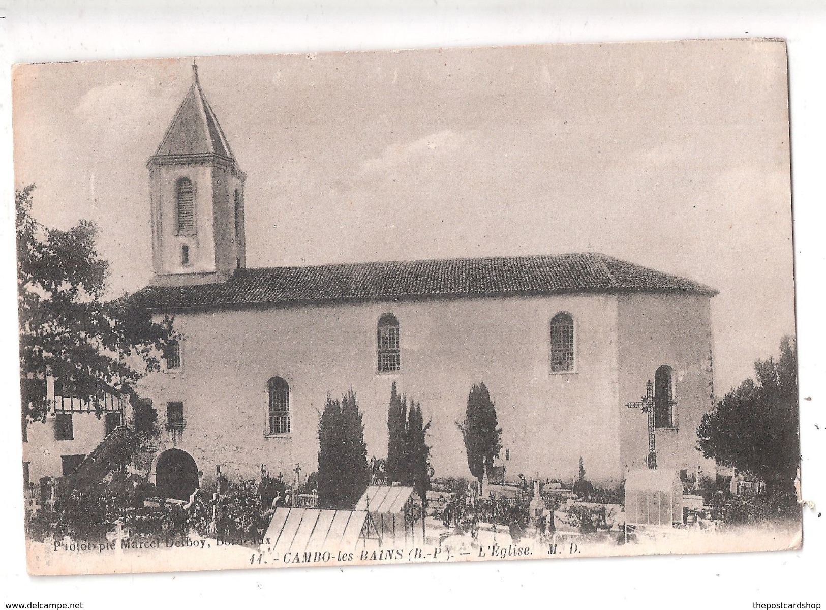 CPA 64 CAMBO-les-BAINS L'Église No.11 MD Used Avec Deux Timbres - Cambo-les-Bains