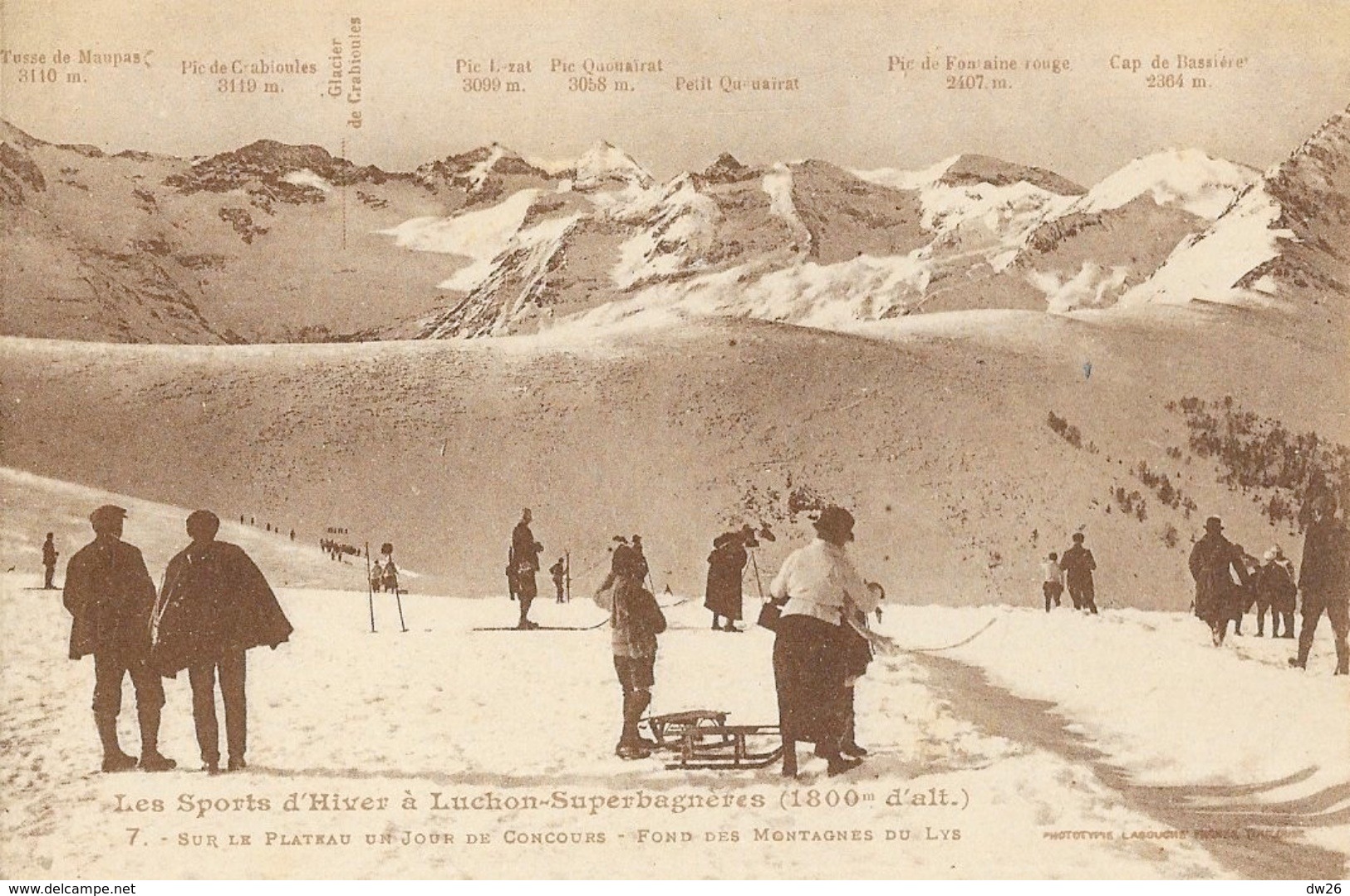 Les Sports D'hiver à Luchon-Superbagnères: Sur Le Plateau Un Jour De Concours, Montagnes Du Lys - Carte Non Circulée - Winter Sports