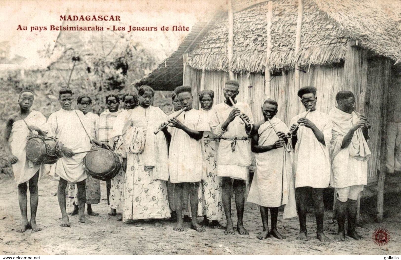 MADAGASCAR AU PAYS BETSIMISARAKA LES JOUEURS DE FLUTES - Madagascar