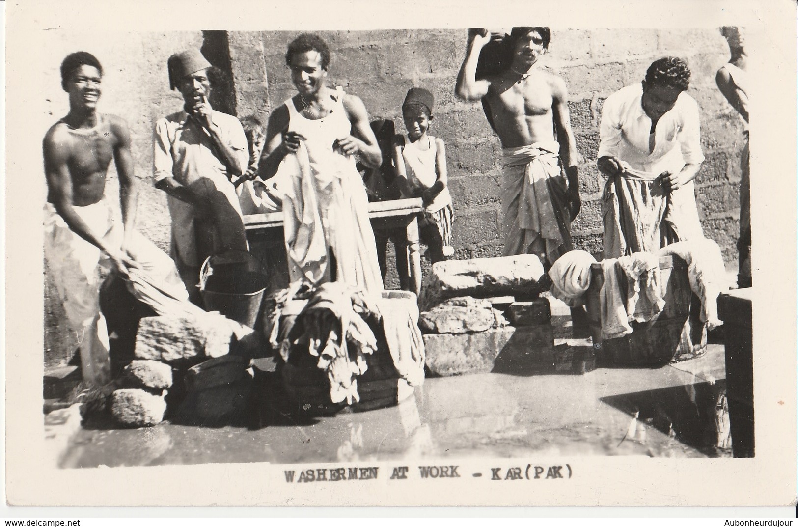 PAKISTAN Karachi Washermen At Work 80A - Pakistan