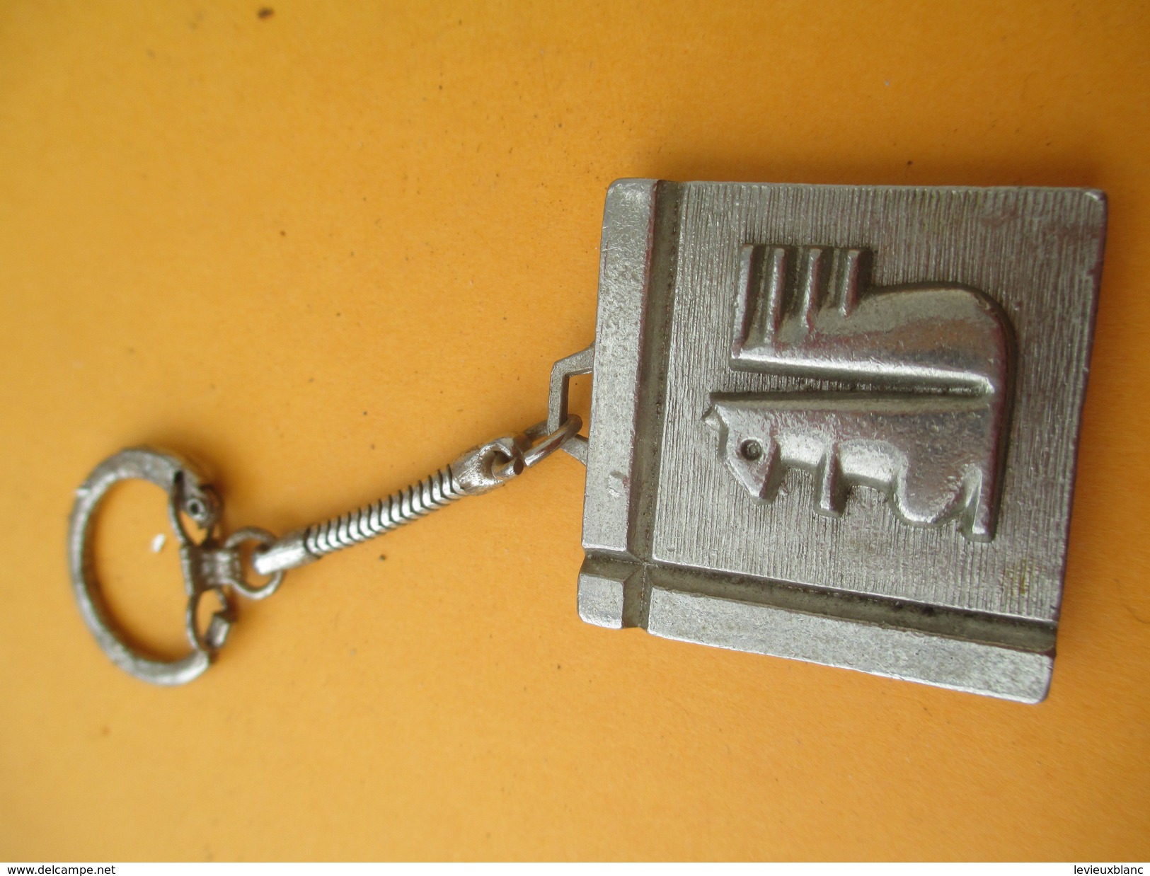 Porte-clé Métallique/Banque / Caisse D'Epargne L'Ecureuil /Années 1960-1970  POC230 - Key-rings