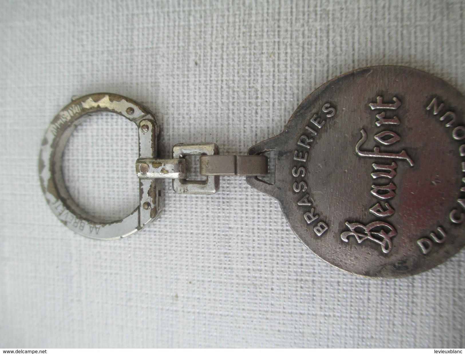 Porte-clé Métallique/Alimentaire/Brasserie BEAUFORT Du Cameroun / Lyon  AUGIS /Années 1960-1970               POC243 - Porte-clefs