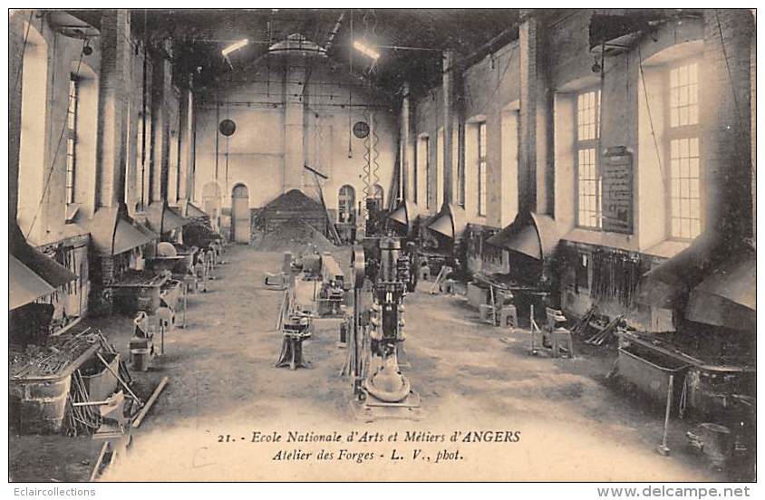 Angers  49     Arts Et Métiers     Atelier Des Forges N° 21    (voir Scan) - Angers