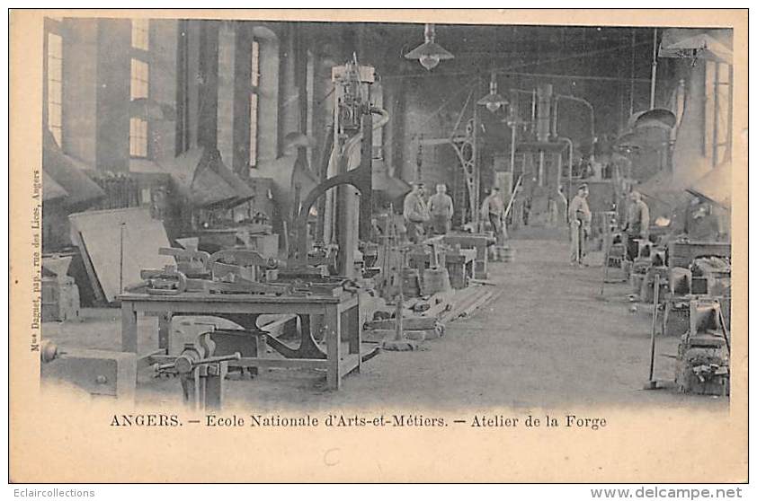 Angers  49     Arts Et Métiers     Atelier De La Forge            (voir Scan) - Angers