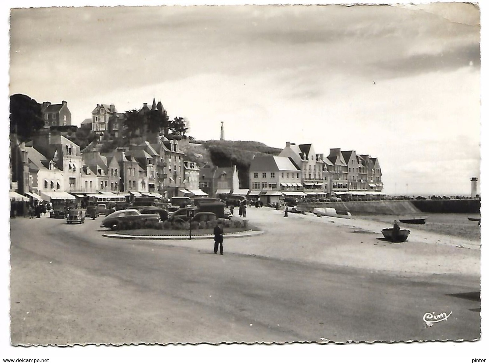 CANCALE - Le Port, Les Hôtels Et Le Monument - Cancale