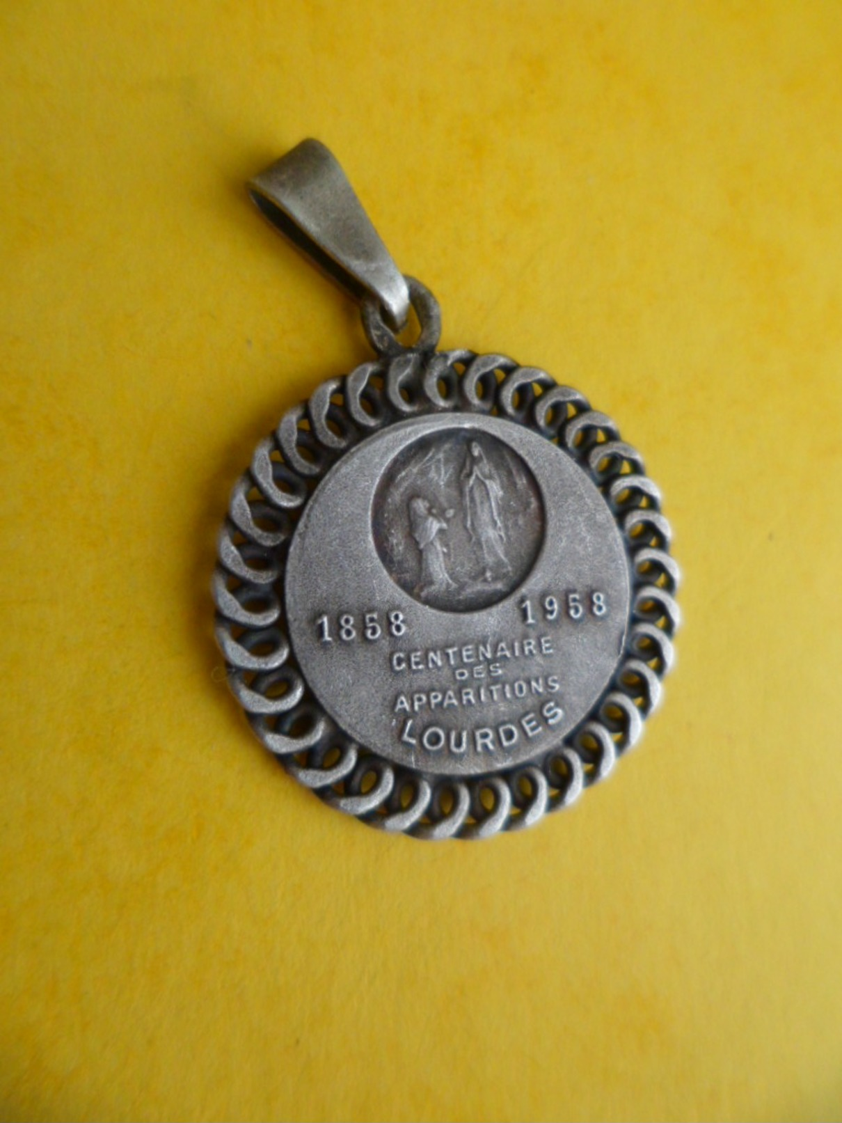 Medaille Religieuse Religion Catholique Argent  Vierge Centenaire 1858 - 1958 Apparitions De Lourdes - Religion & Esotérisme