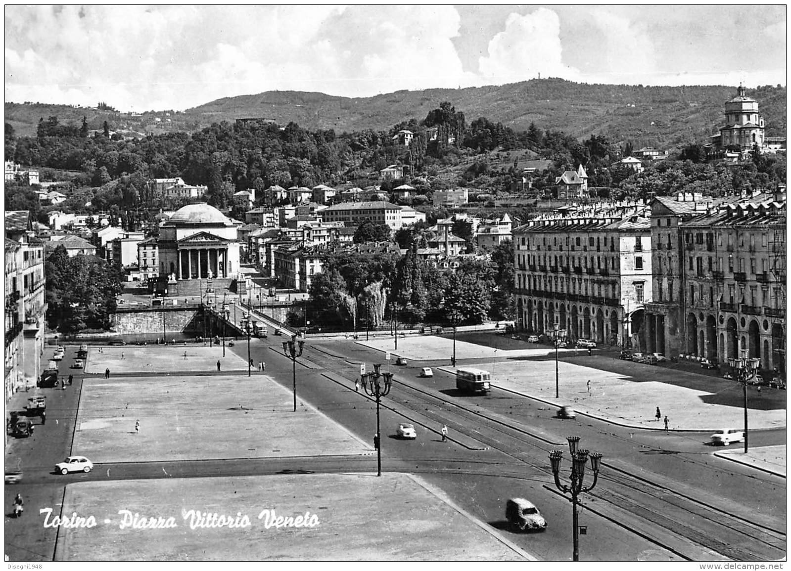 06938 "TORINO - PIAZZA VITTORIO VENETO " ANIMATA,  AUTO  E BUS ANNI '50 . CART. ILL. ORIG. NON SPED. - Places