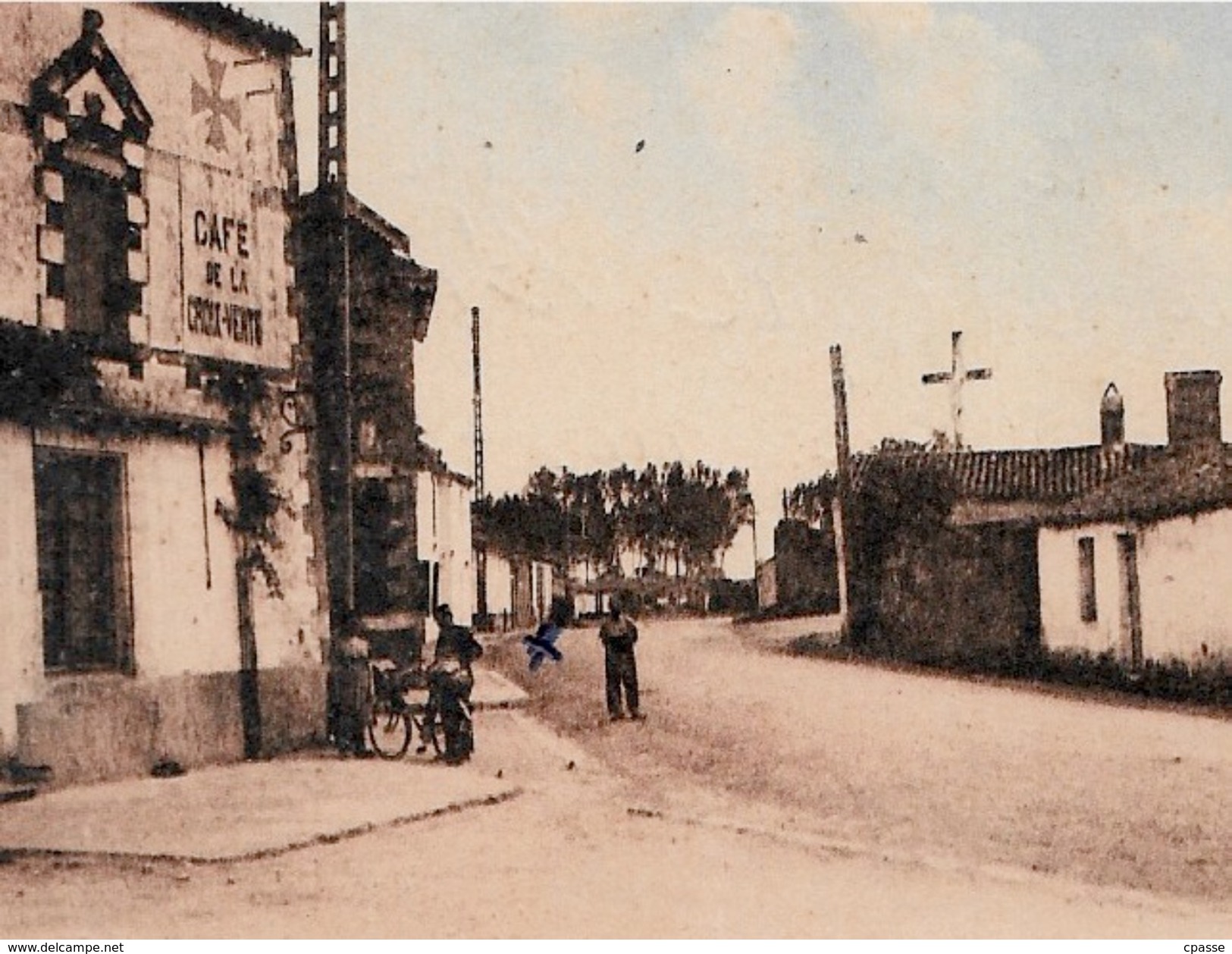 CPA 44 MACHECOUL - La CROIX-VERTE (& Café De La Croix-Verte à Gauche) ° Coll. Robard - Machecoul