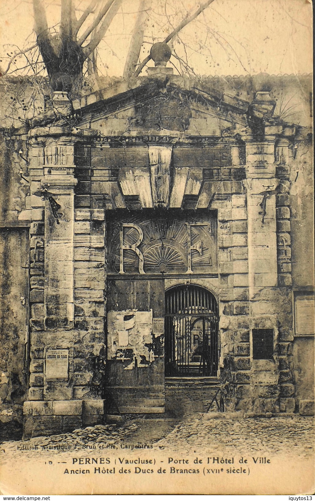 CPA.- FRANCE - Pernes-les-Fontaines Est Situé Dans Le Dép. De Vaucluse - Porte De L'Hotel De Ville - TBE - Pernes Les Fontaines