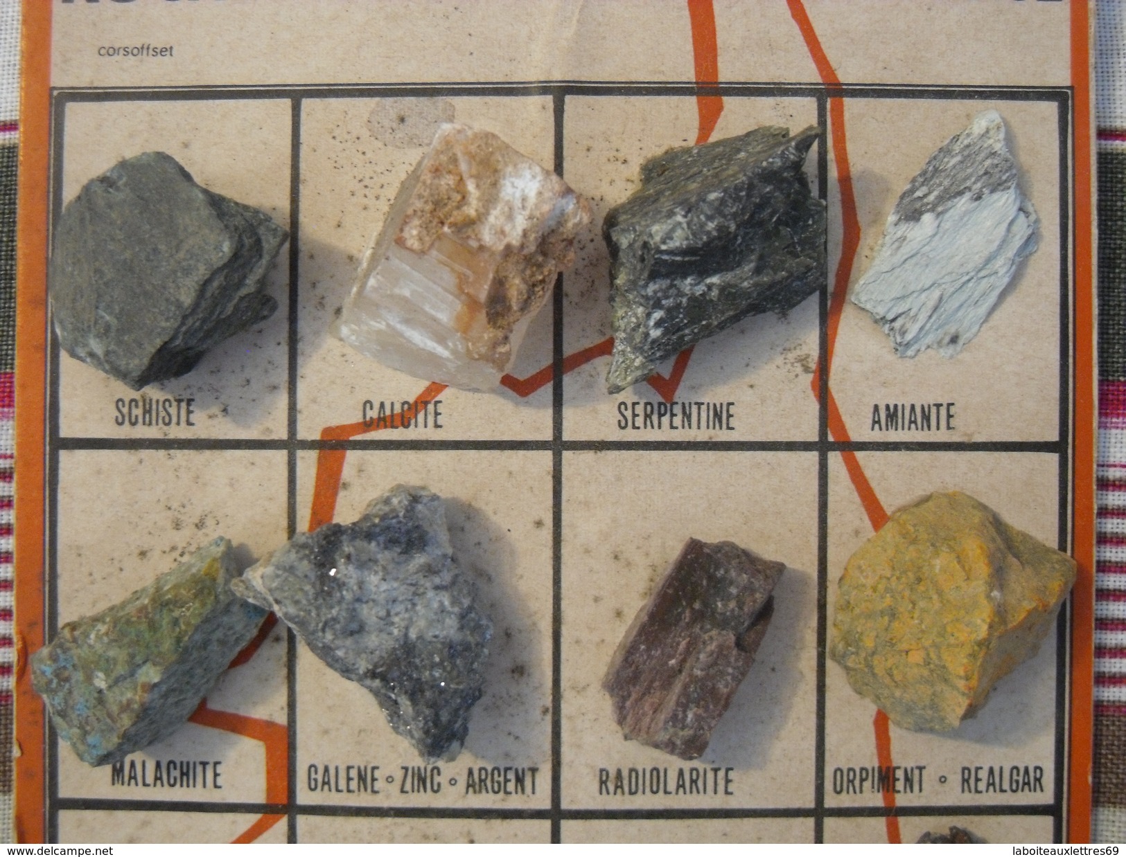 PLAQUE DE 13 ROCHES ET MINERAUX DE CORSE - N° 907265 - COFNI - 20200 MIOMO - Mineralien