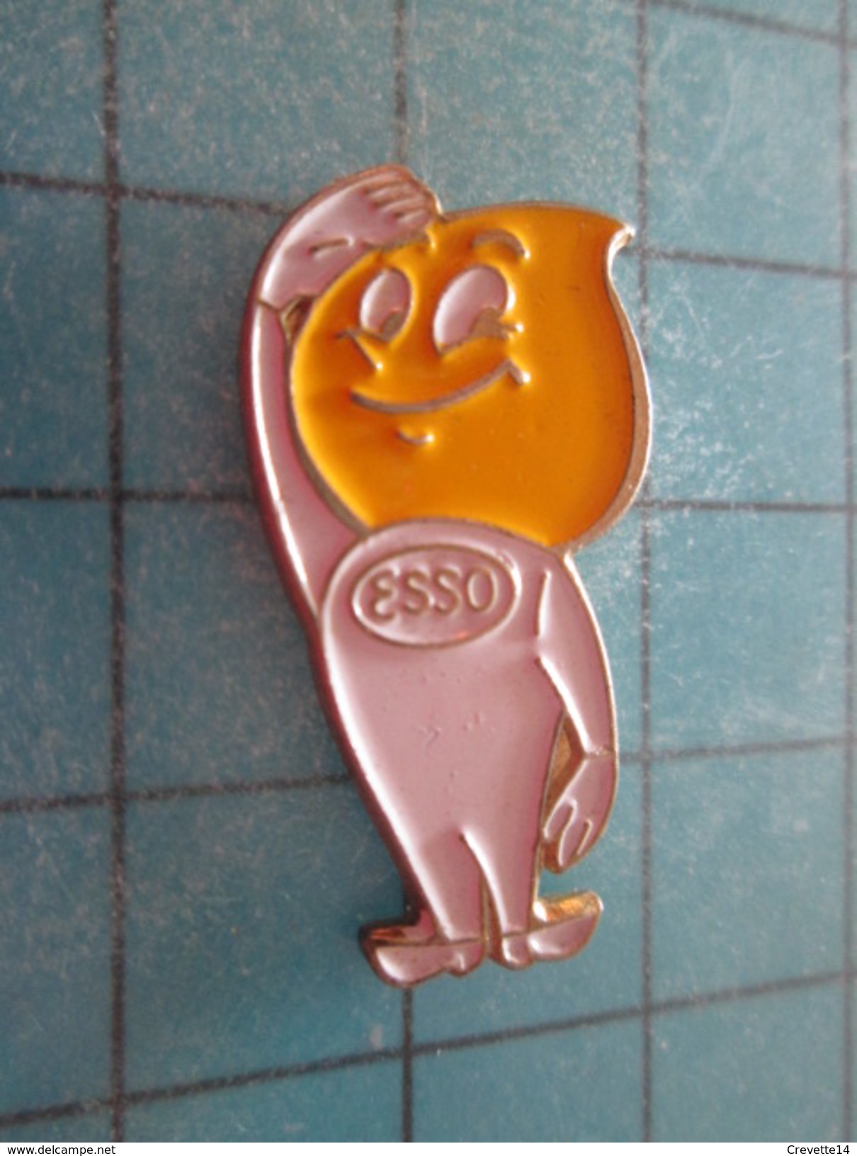 Pin211B Pin´s Pins / Beau Et Rare : CARBURANTS / ESSO Mr GOUTTE D'HUILE - Carburants