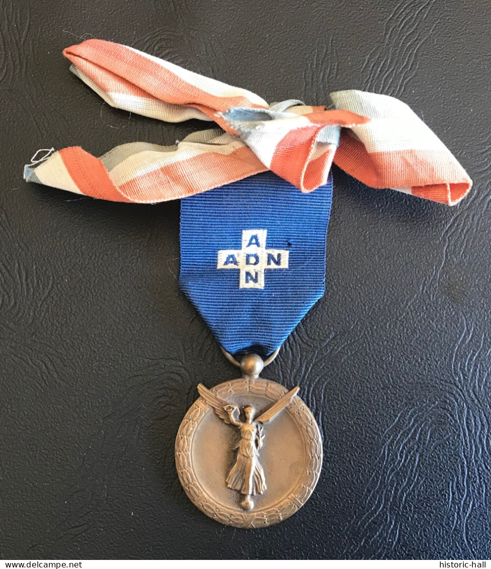 Medaille Des Assistantes Du Devoir National - France