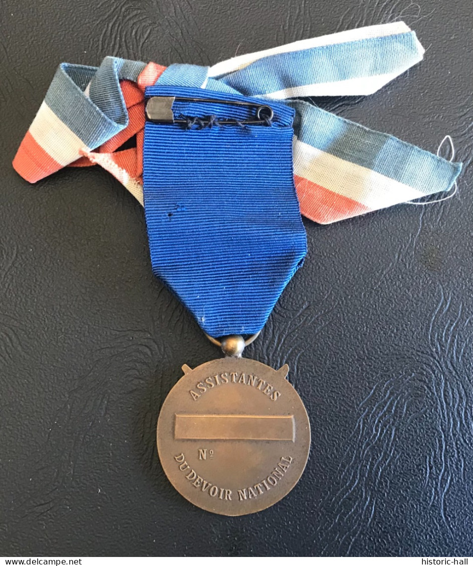 Medaille Des Assistantes Du Devoir National - France