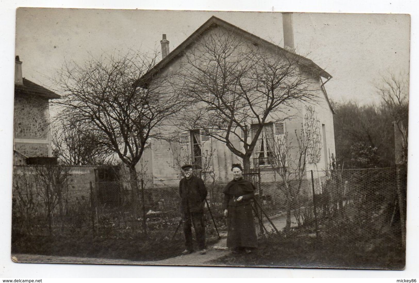 Carte-photo à Identifier Et Localiser--Couple Devant Leur Maison (animée)-- - To Identify