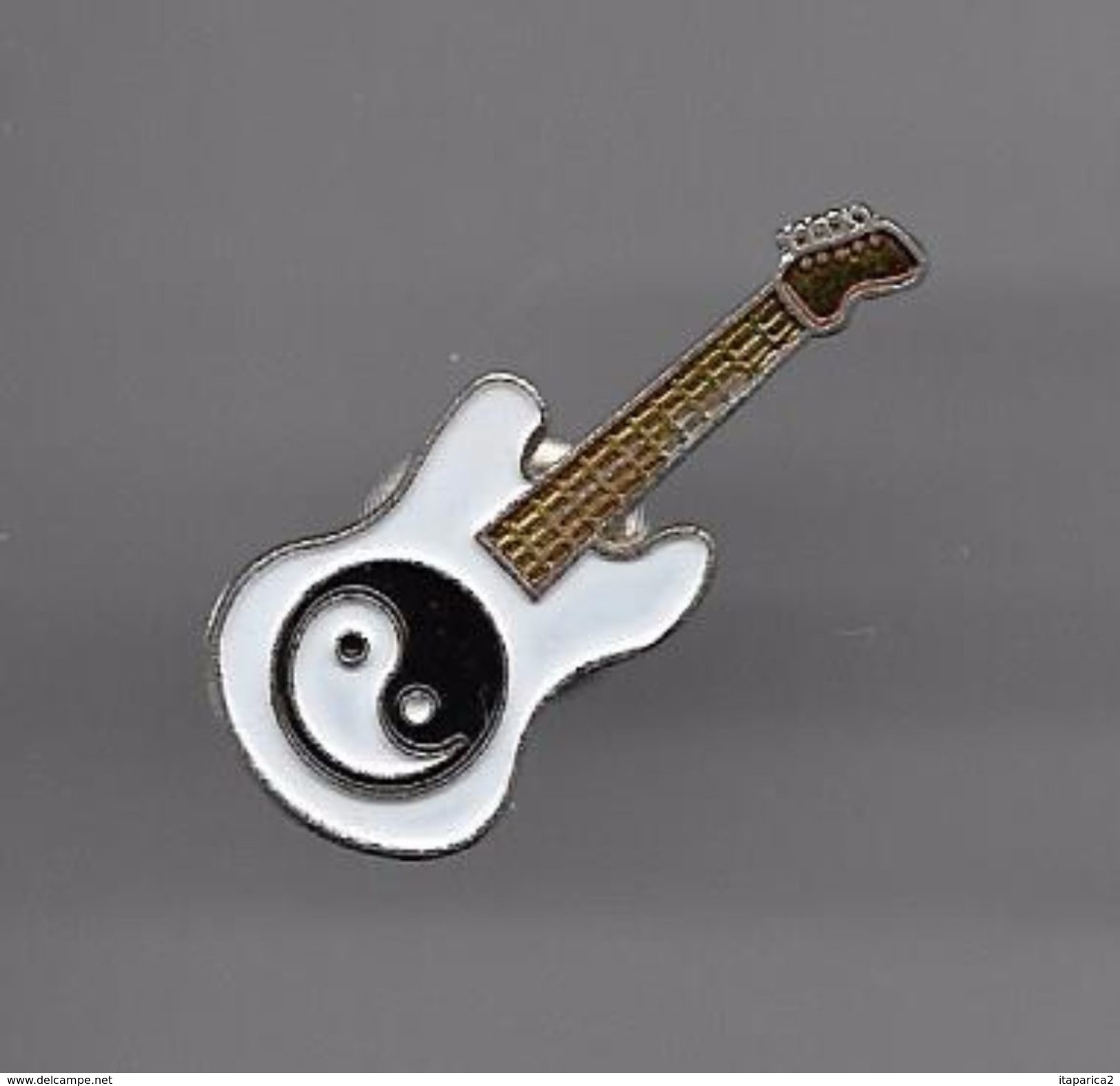 PINS Musique GUITARE BLANCHE AVEC YIN YANG /  Base Argentée / 33NAT - Muziek