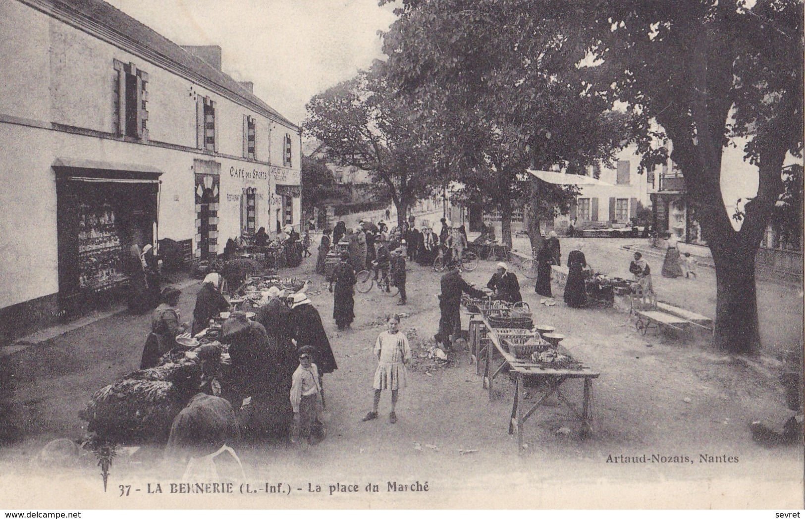 LA BERNERIE. -  La Place Du Marché .RARE. Très Belle Carte - La Bernerie-en-Retz