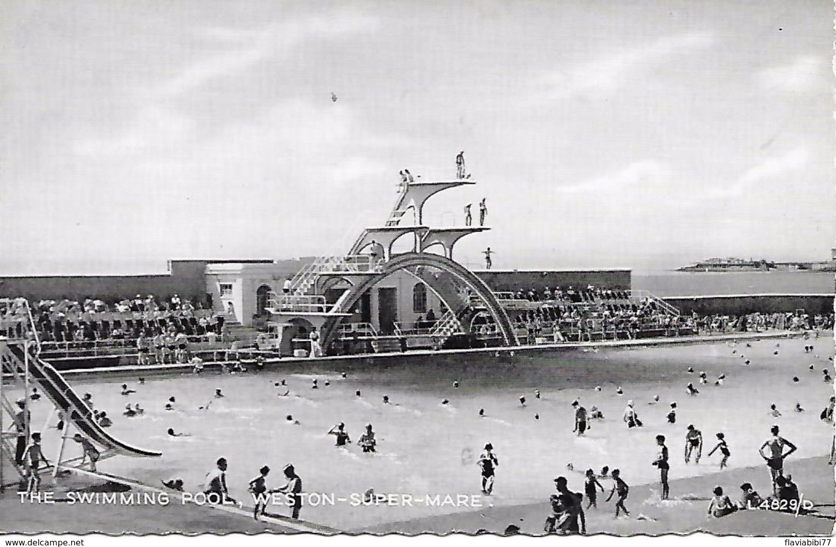 WESTON SUPER - MARE ( Angleterre ) - La Piscine  ( C.P.S.M. , Pt  -  Ft  ) - Weston-Super-Mare