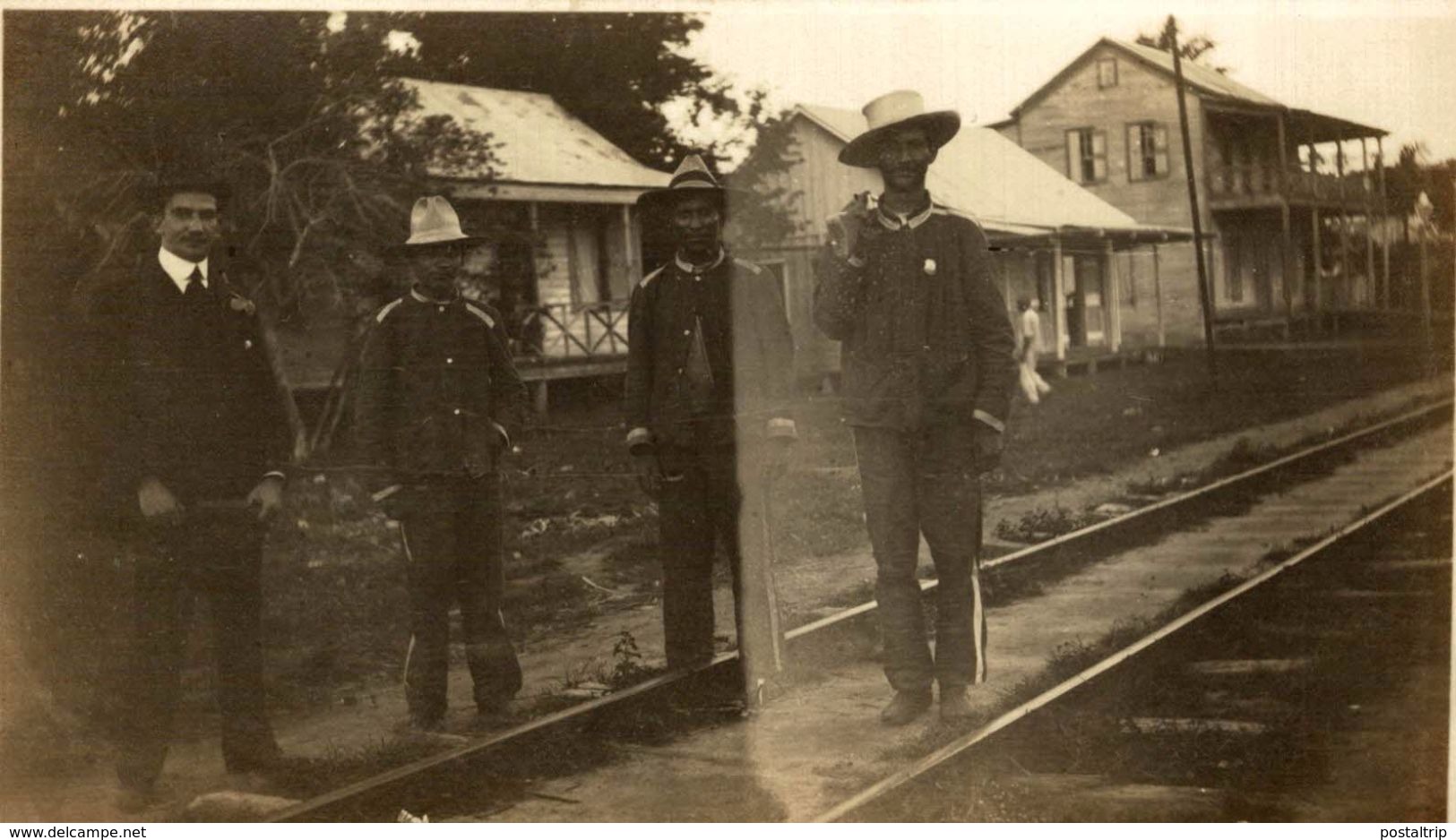 HONDURAS. FOTO REAL. SOLDADOS PUERTO CORTES. VÍA DE TREN. CALLE PRINCIPAL. // REAL PHOTO SOLDIERS PUERTO CORTES RAILWAY - Honduras