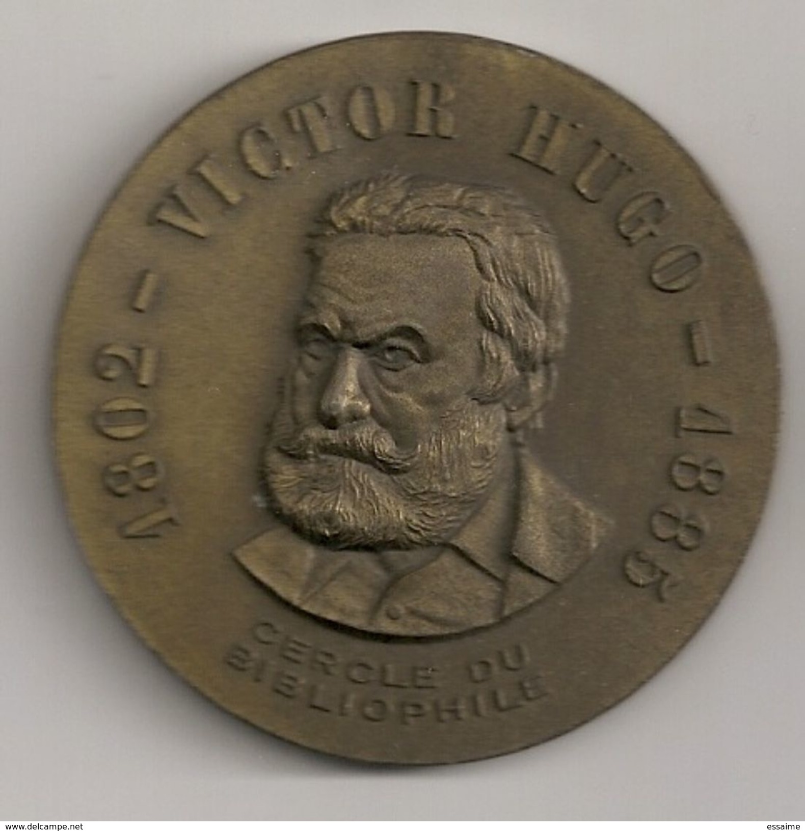 Médaille Bronze. Victor Hugo. Cercle Du Bibliophile. Diamètre 55 Mm - Professionals / Firms