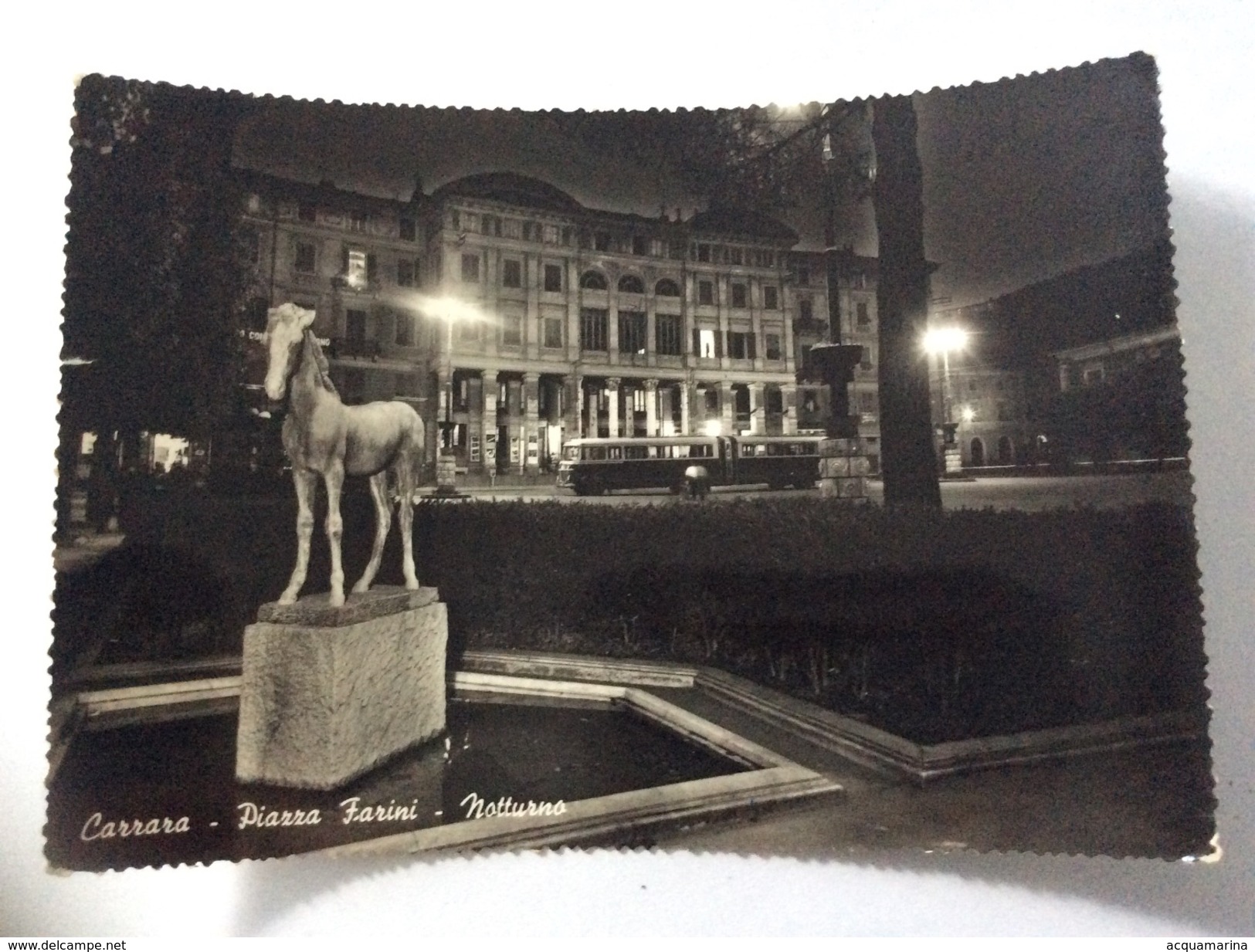 CARRARA - Piazza Farini, Autobus, Notturno - Cartolina FG BN V 1957 - Carrara