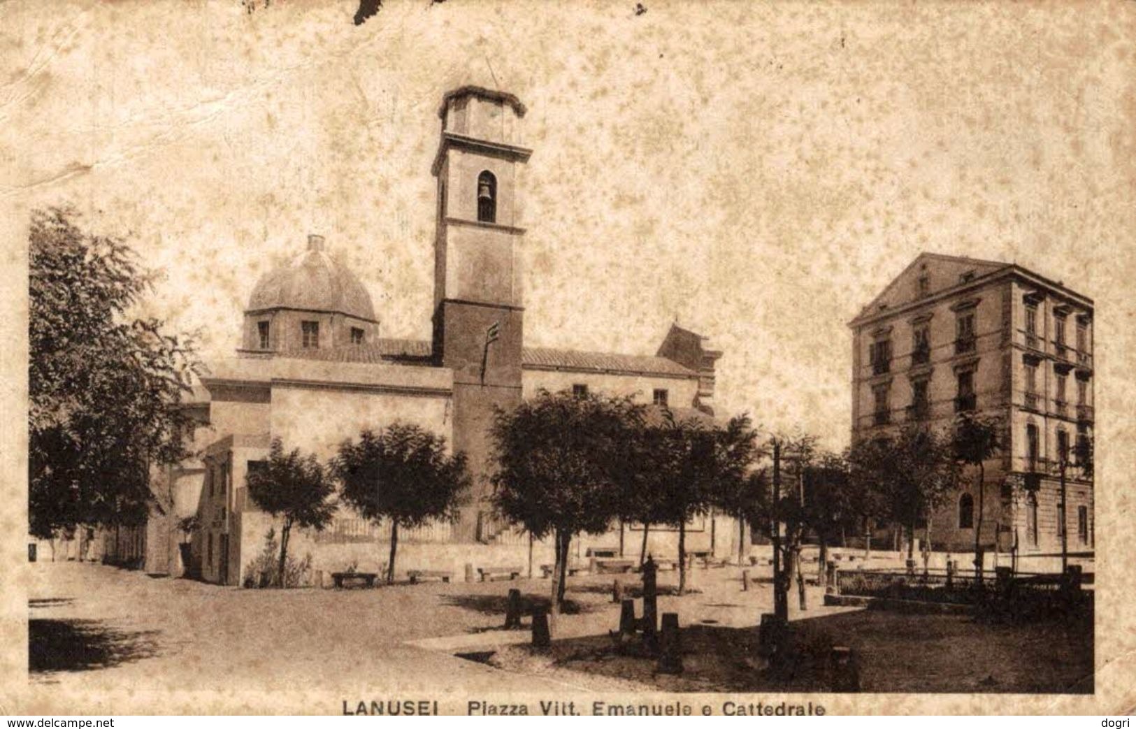 Lanusei - P.zza Vitt. Emanuele E Cattedrale - Viaggiata - 9x14 Cm. (Vedi 2 Foto) Condizioni Mediocri - Autres & Non Classés