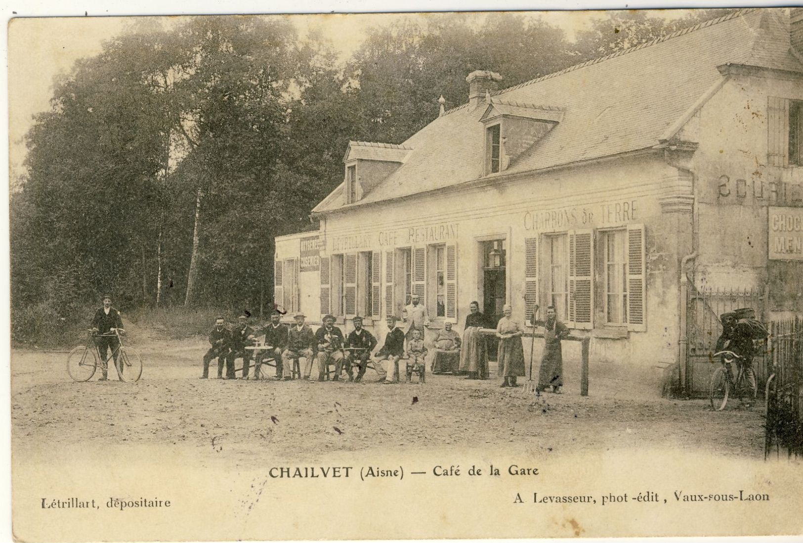 CHAILVET (Aisne) -- CAFE  DE  LA  GARE     Leger Petit Pli Coin - Other & Unclassified
