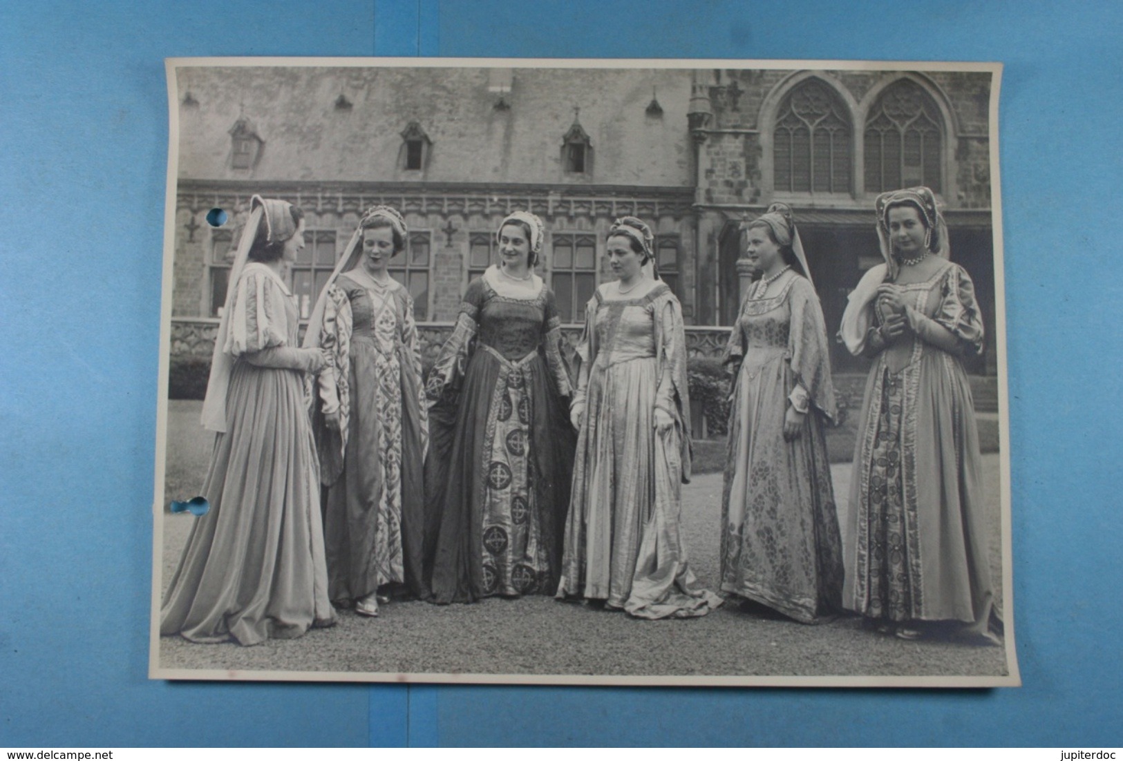 24 photos du Carnaval de Binche 1949, 1950, 1951