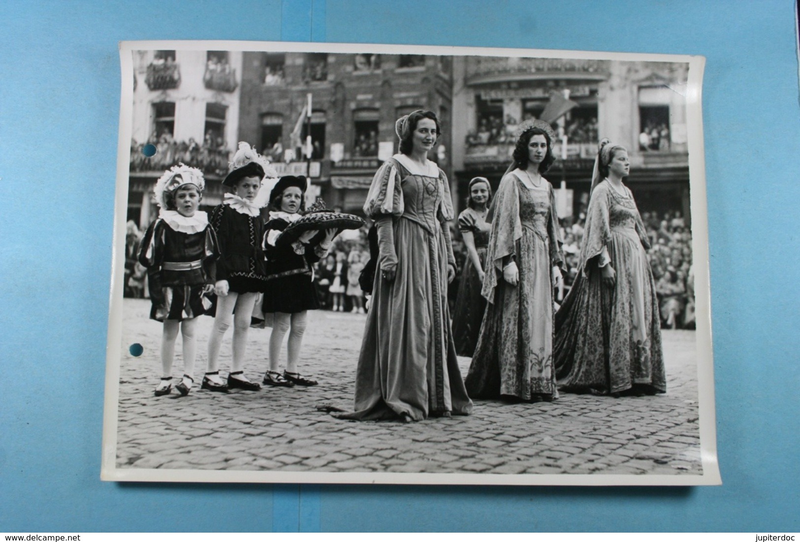 24 photos du Carnaval de Binche 1949, 1950, 1951