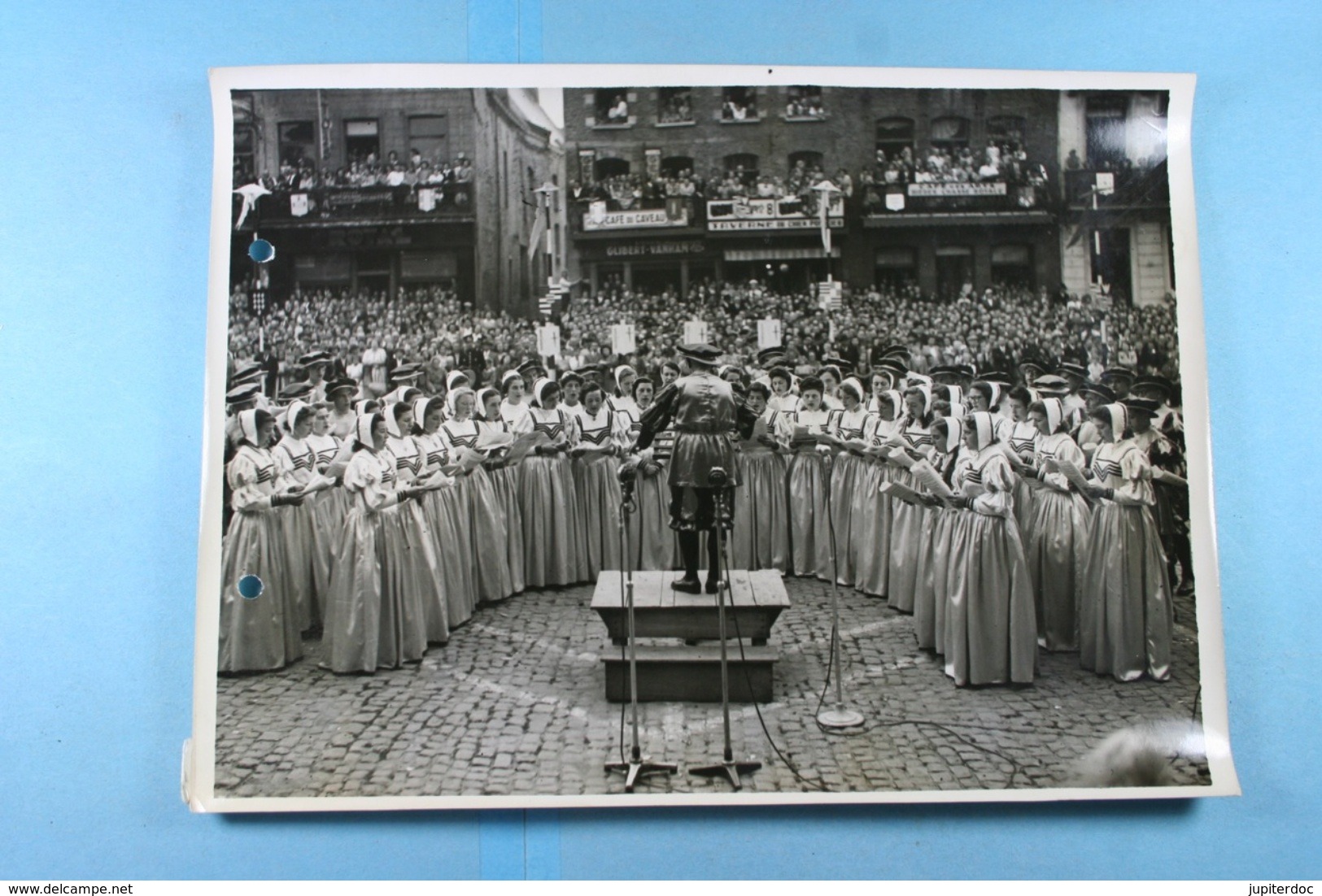 24 photos du Carnaval de Binche 1949, 1950, 1951