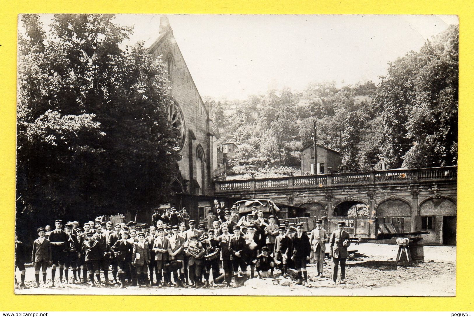 Carte-photo. Eglise à Situer. Fanfare. - A Identificar