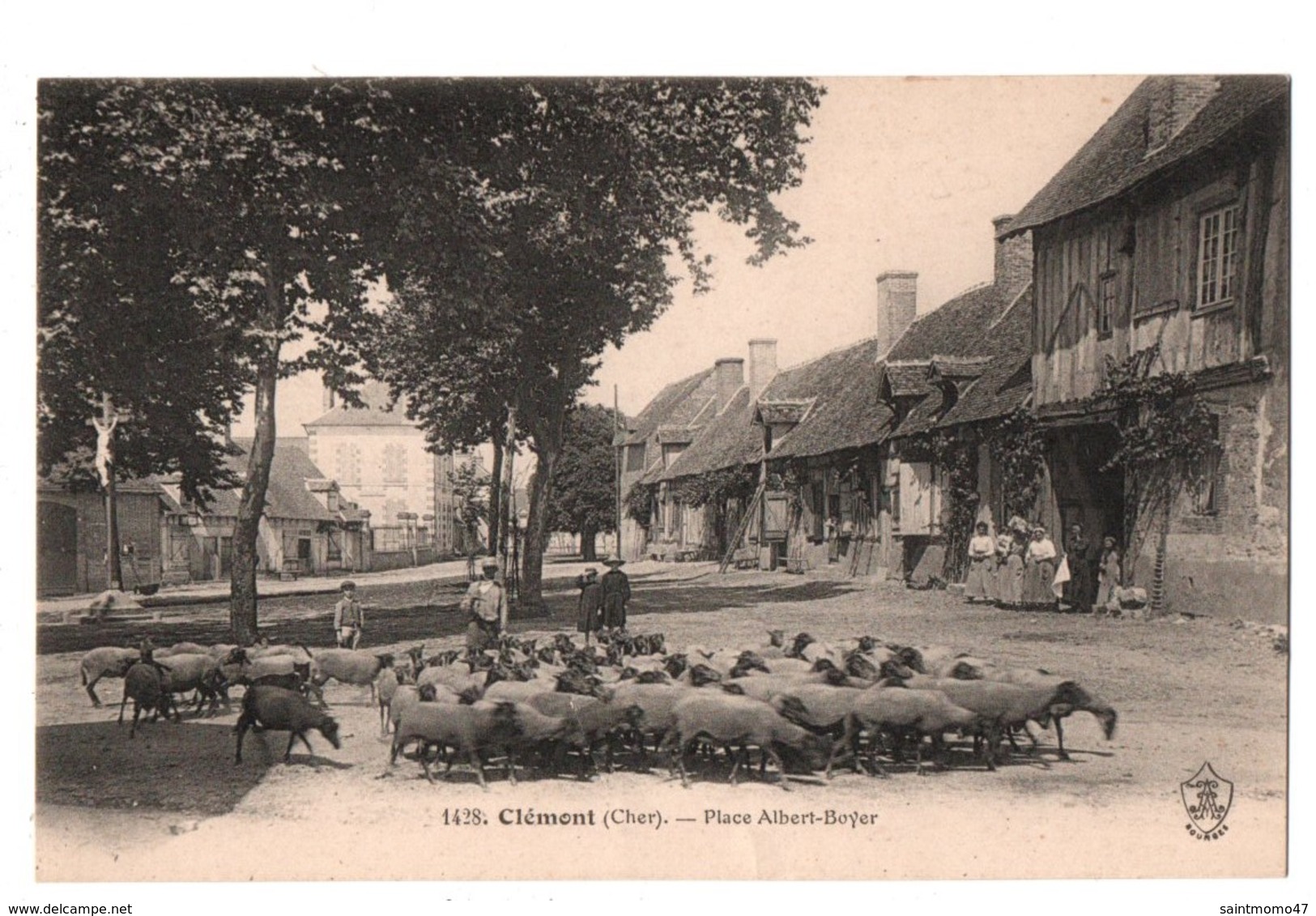 18 - Clémont . Place Albert Boyer - Réf. N°3821 - - Clémont