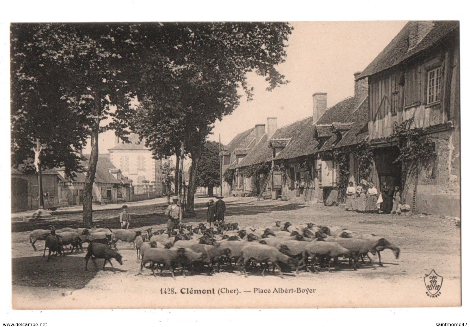 18 - Clémont . Place Albert Boyer - Réf. N°3822 - - Clémont