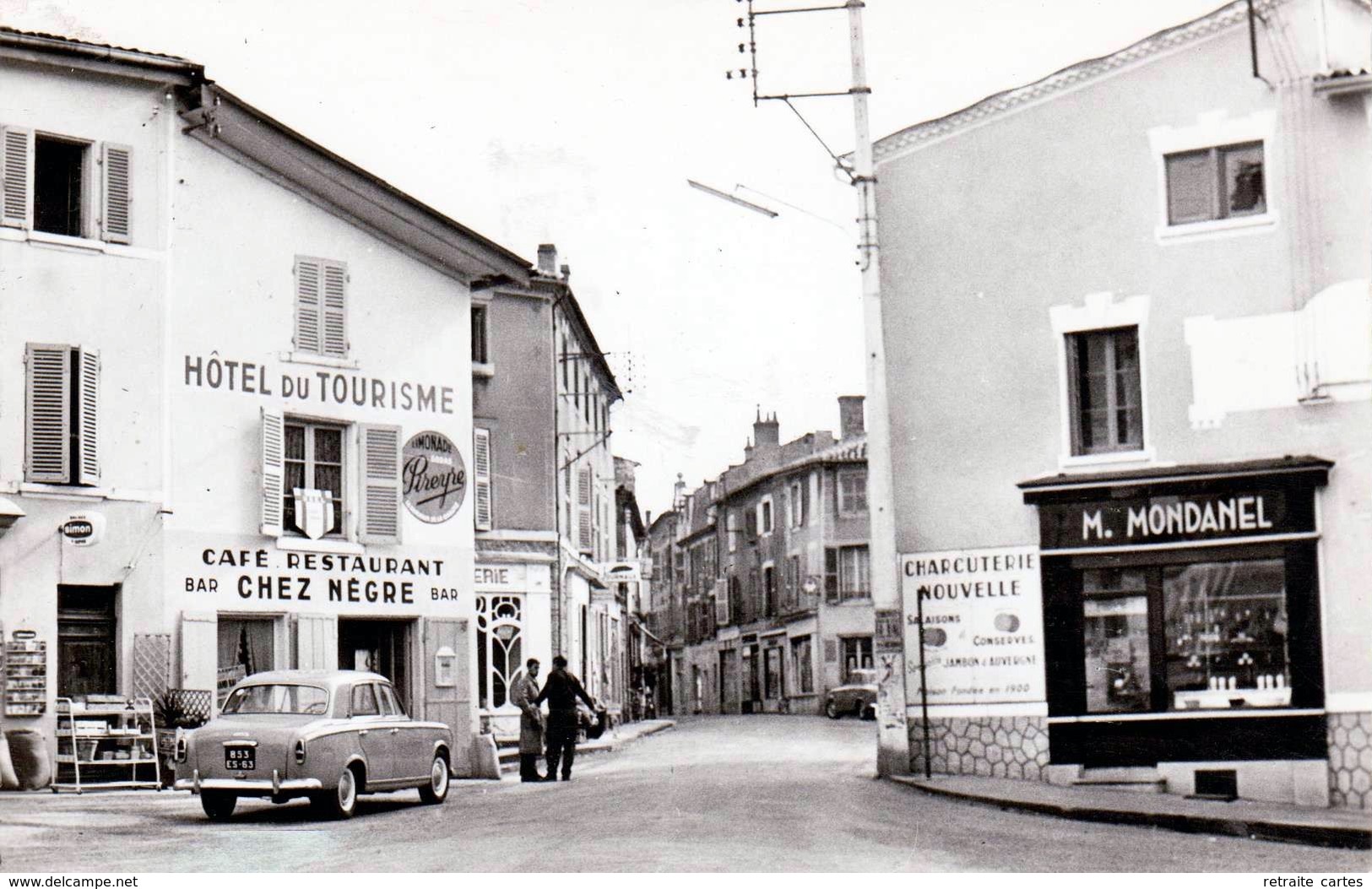 LEZOUX - Café Restaurant "Chez Nègre" - Place Rimbert - Très Beau Plan Animé - CPSM Format CPA - Lezoux