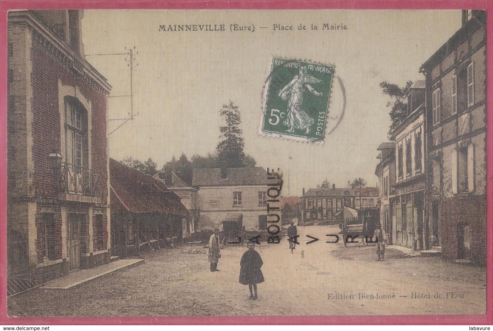 27 - MAINEVILLE---Place De La Marie--animé---legerement Colorisée - Altri & Non Classificati