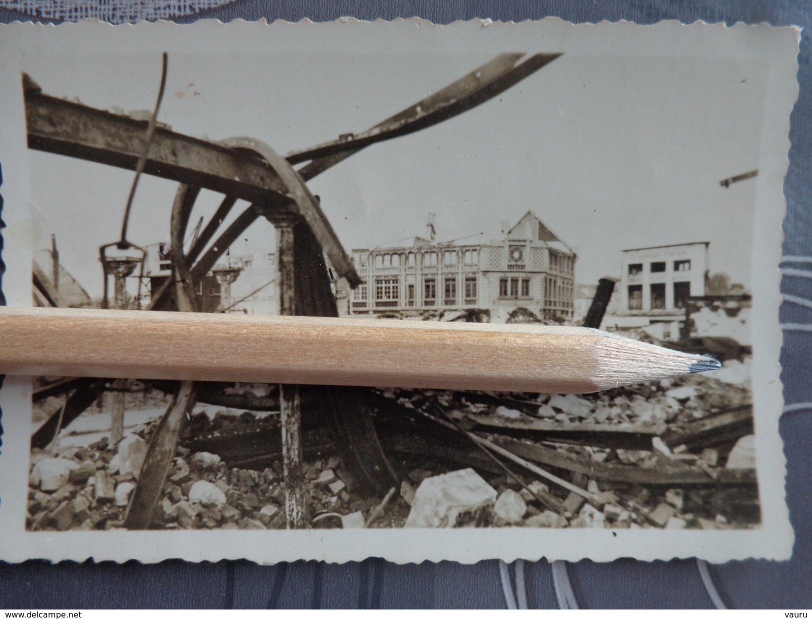 60 BEAUVAIS RUINES BOMBARDEMENTS  DE JUIN 1940 GUERRE 39/45 HOTEL DES POSTES GARAGE CITROEN - Luoghi