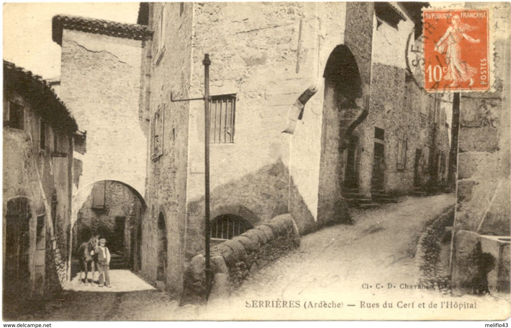 07/ CPA : Serrières - Rue Du Cerf Et De L'Hopital (Attelage) - Serrières