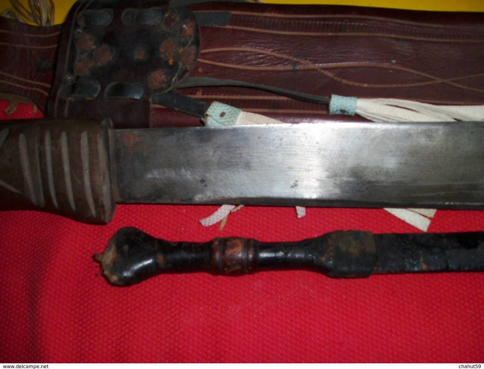 1 MACHETTE AFRICAINE Et1 COUTEAU Ou POIGNARD AFRICAIN (aconfirmer). - Armes Blanches