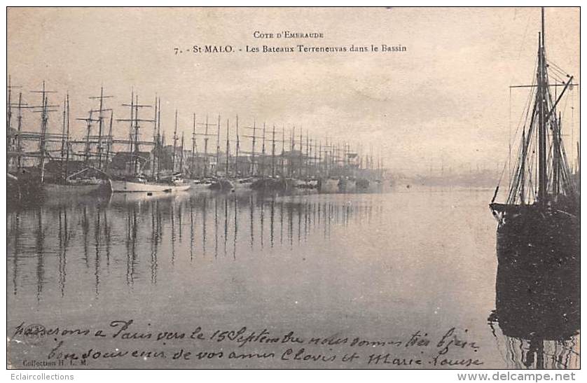 Saint Malo      35          Les Bateaux Terreneuvas Dans Le Bassin      (  7 Voir Scan) - Saint Malo