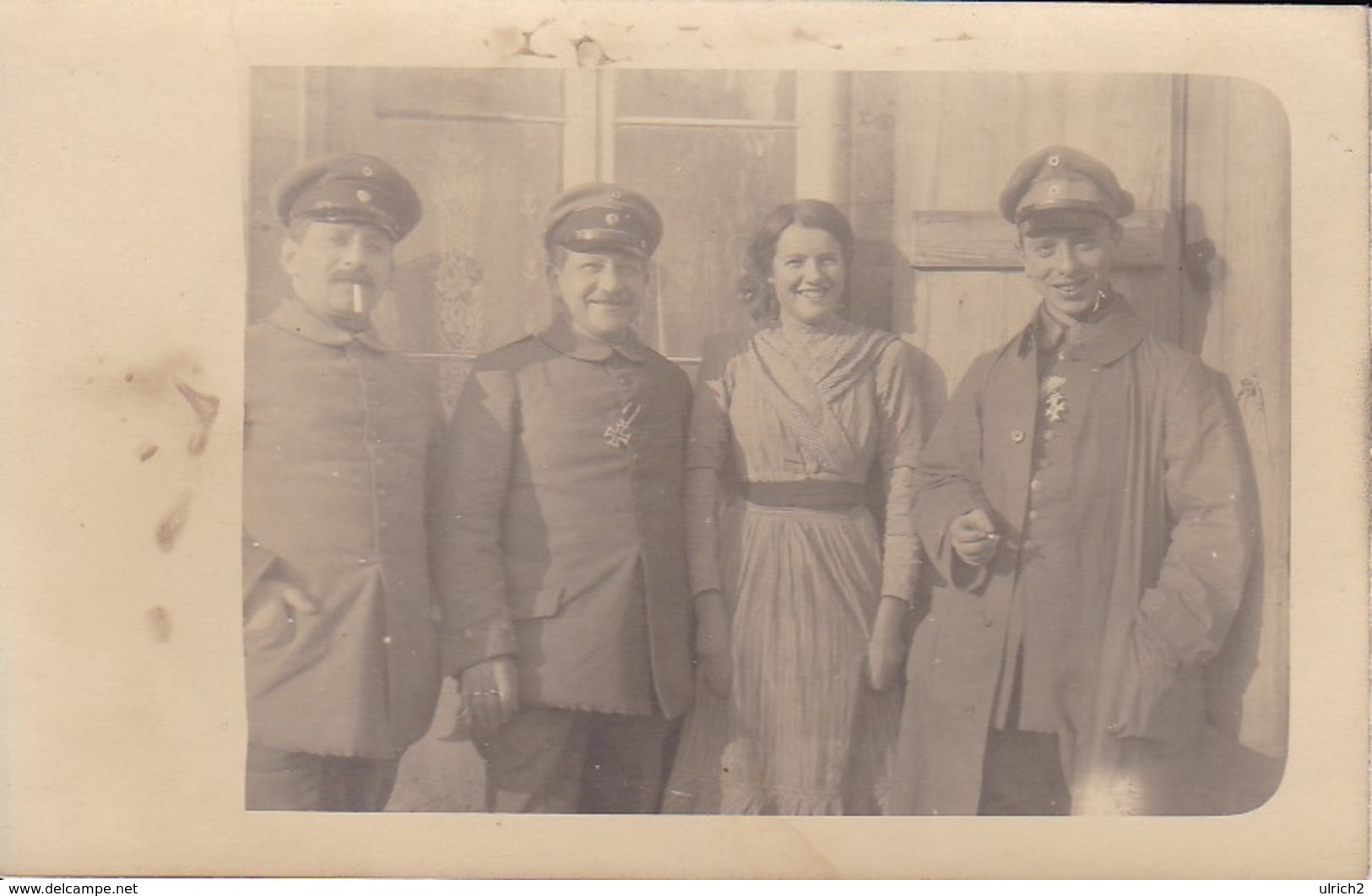 AK Foto Gruppe Deutsche Soldaten Mit Frau - Orden Eisernes Kreuz - 1. WK (29851) - Weltkrieg 1914-18