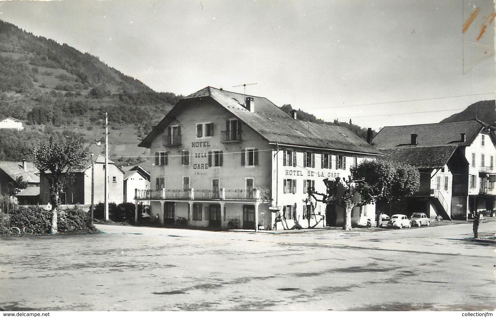 .CPSM FRANCE 74 "Marignier,  Hôtel De La Gare Et Le Bosson Riant" - Otros & Sin Clasificación