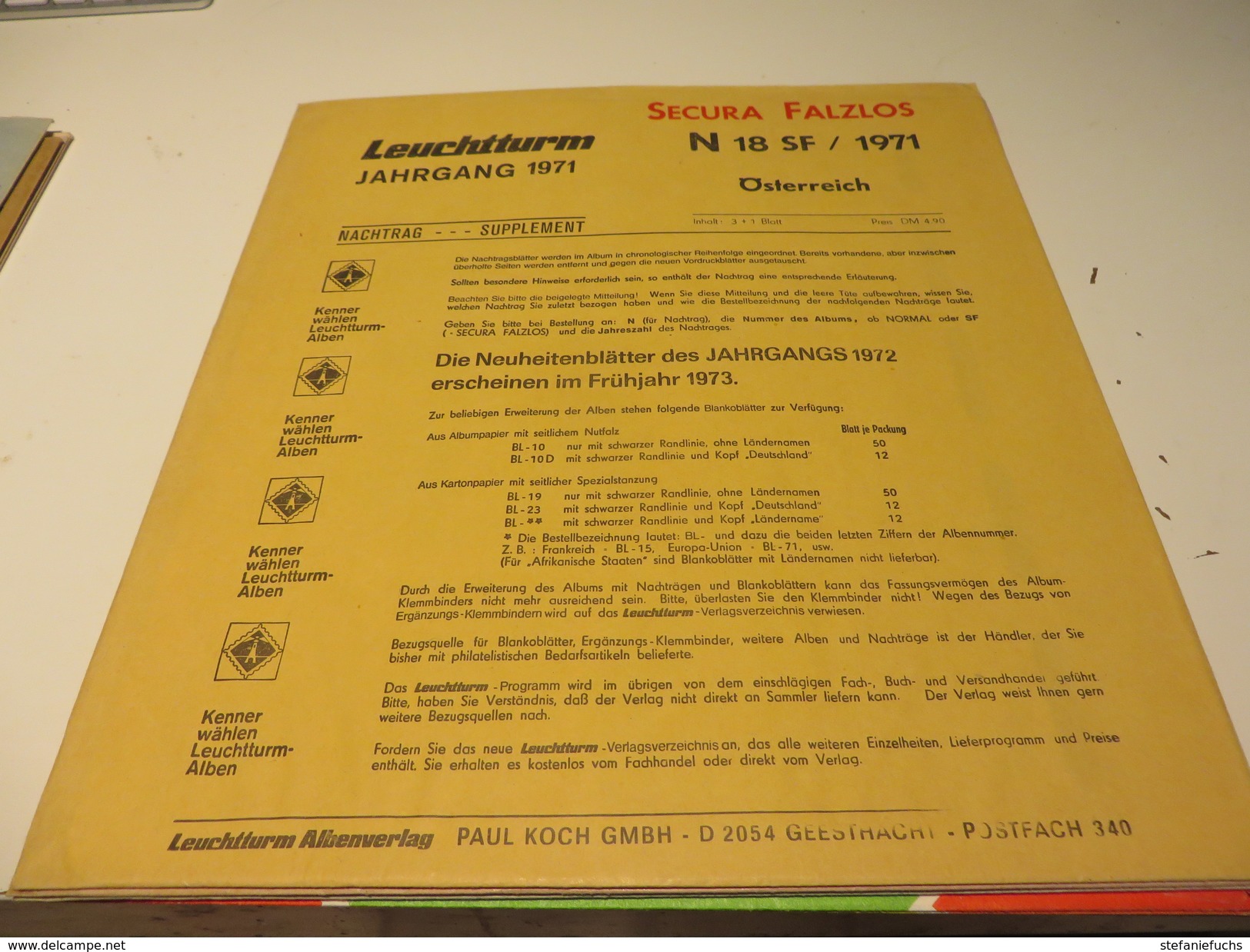 ÖSTERREICH  1967 bis 1977 und 1985 bis 1987  LEUCHTTURM-FALZLOS-VORDRUCKTEXT mit  ein  paar  MARKEN