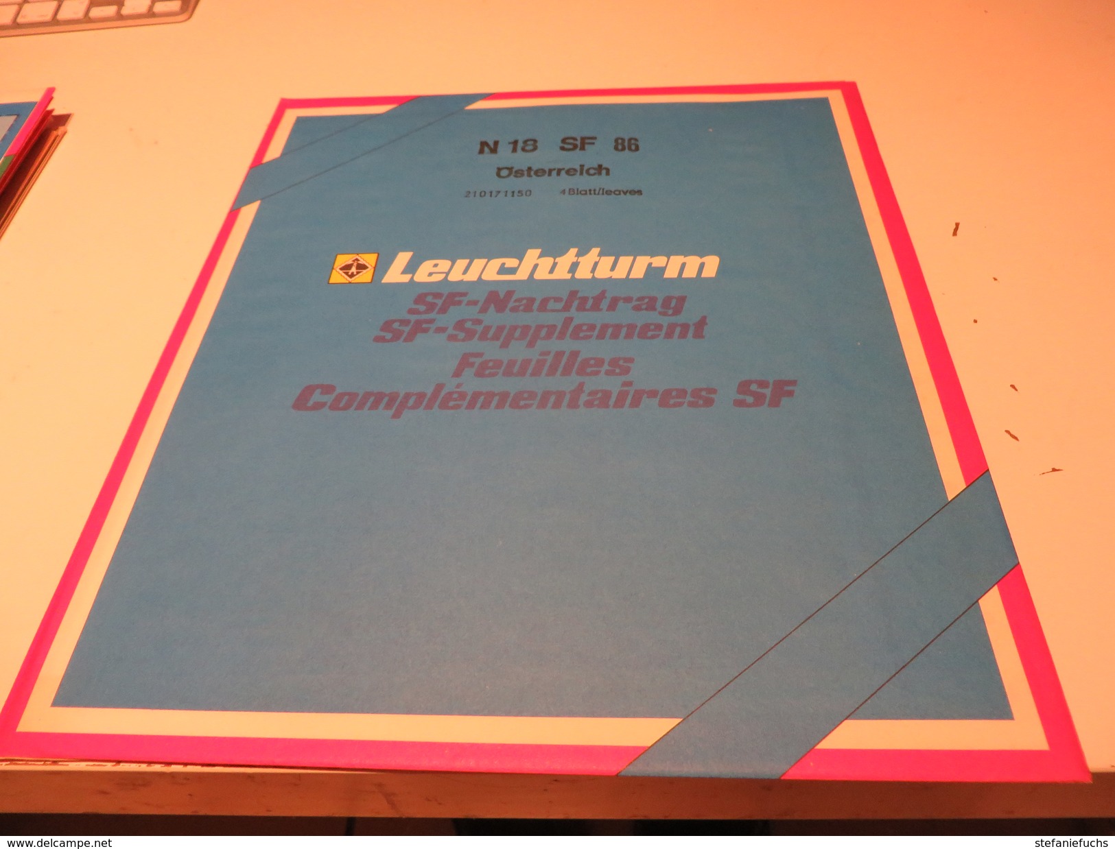 ÖSTERREICH  1967 bis 1977 und 1985 bis 1987  LEUCHTTURM-FALZLOS-VORDRUCKTEXT mit  ein  paar  MARKEN