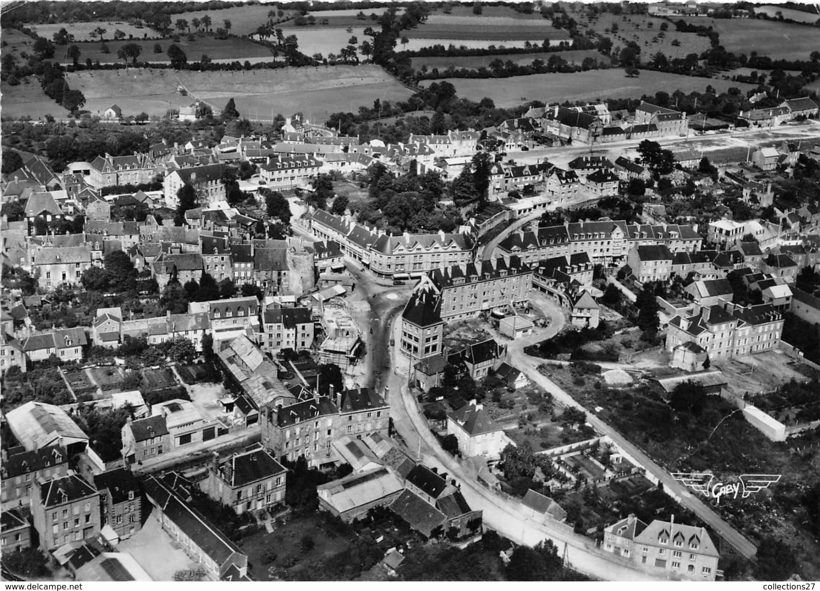 61-DOMFRONT- LE GRAND CARREFOUR VUE DU CIEL - Domfront