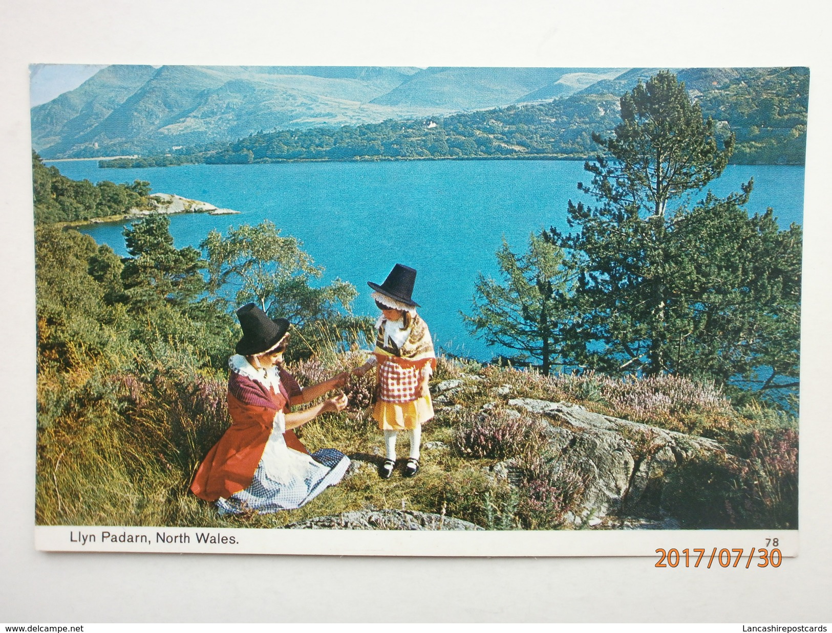 Postcard Traditional Welsh Costume Woman And Child Llyn Padarn North Wales By Bamforth My Ref  B11569 - Costumes