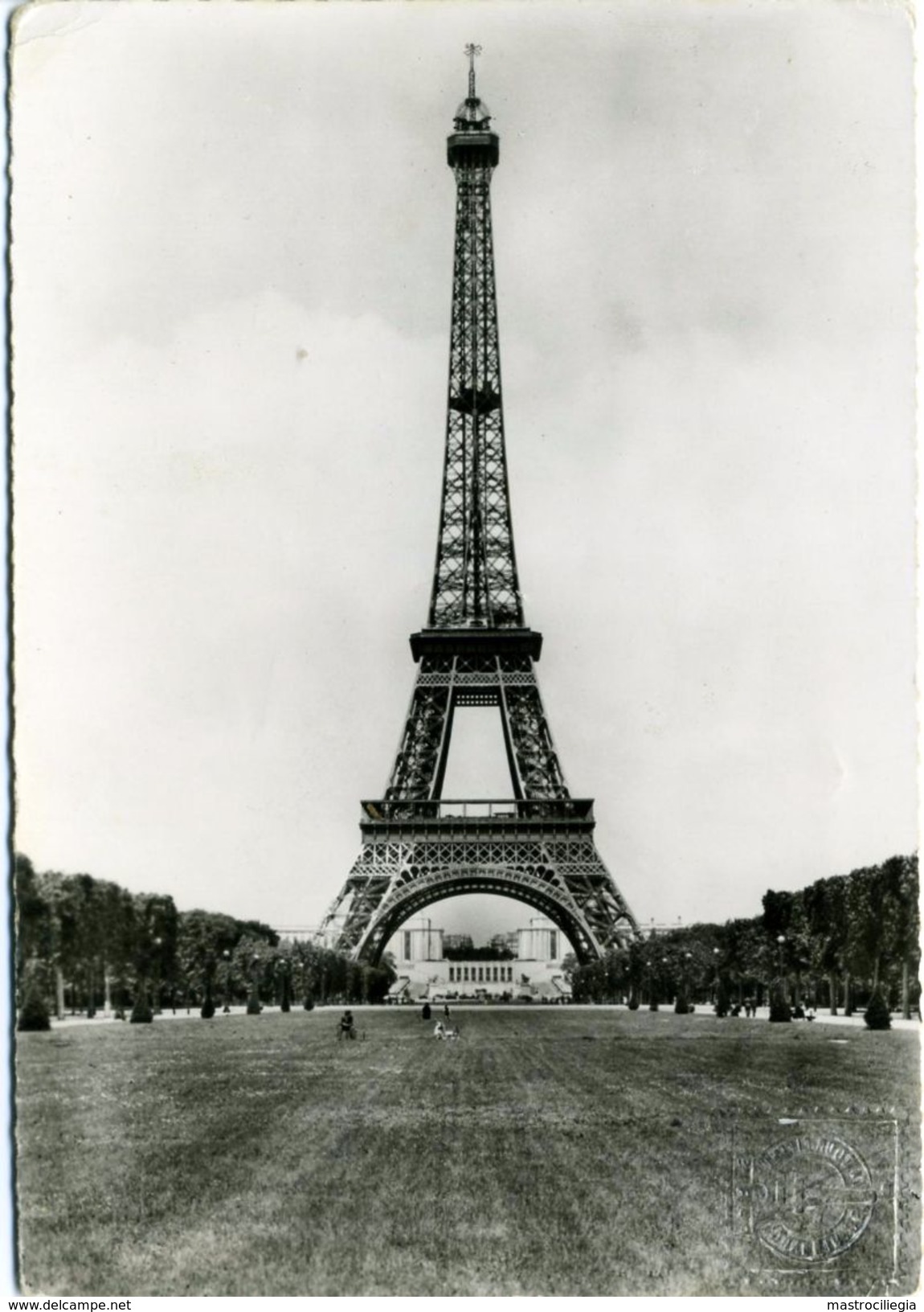 PARIS  LA TOUR EIFFEL  Souvenir Du Sommet De La Tour  1959  CPSM Cachet à Sec - Affrancature Meccaniche Rosse (EMA)