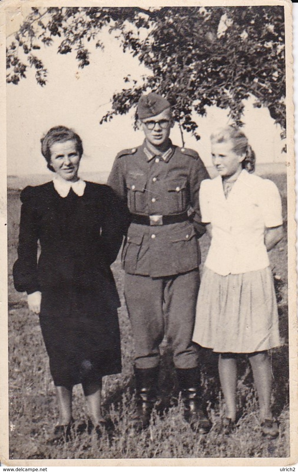 AK Foto Deutscher Soldat Mit 2 Frauen - 2. WK (29880) - Guerre 1939-45